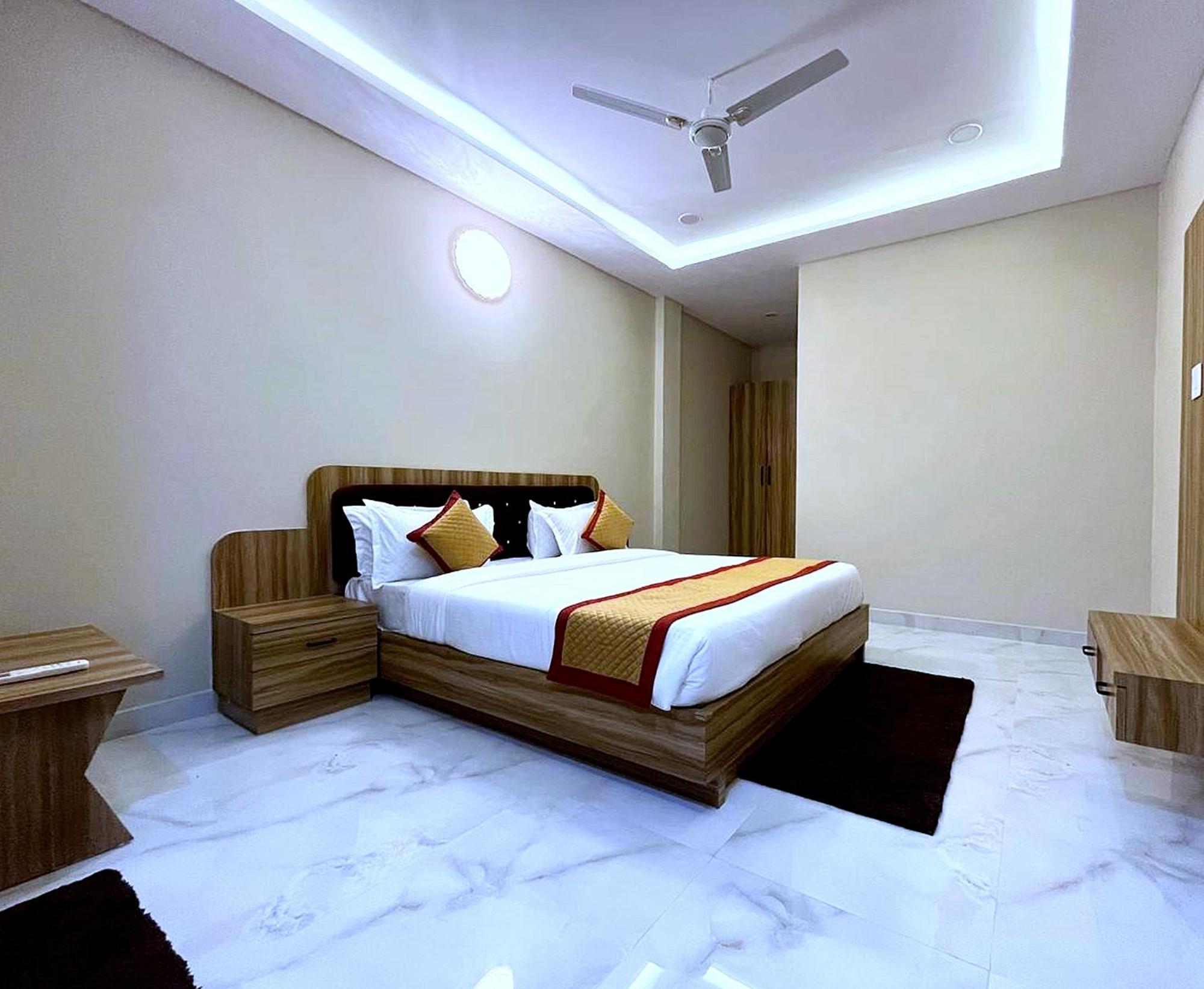 Hotel Vrinda Niddhivan ! Fully Ac, Prem Mandir At Walking Distance ! Just Near The Iskcon Temple Vrindavan Exterior photo