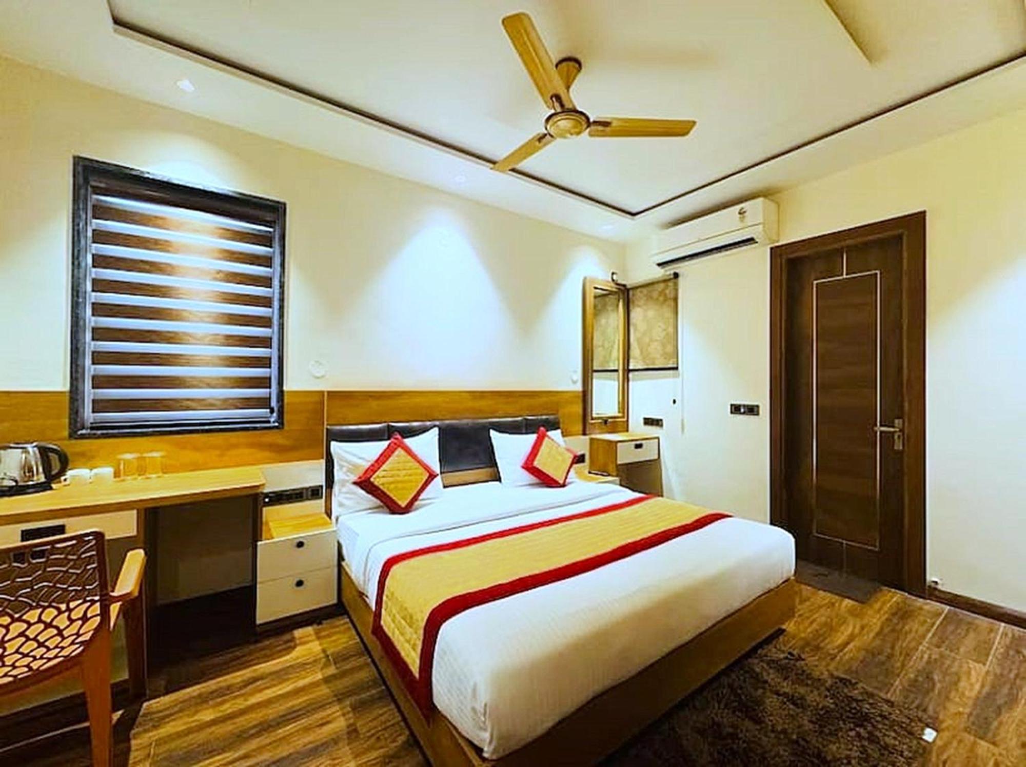 Hotel Vrinda Niddhivan ! Fully Ac, Prem Mandir At Walking Distance ! Just Near The Iskcon Temple Vrindavan Exterior photo